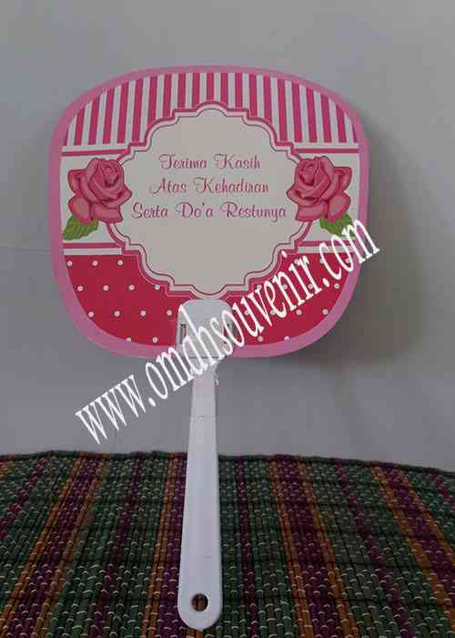 souvenir kipas kertas gagang plastik